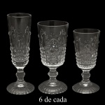 Conjunto de 18 taças em vidro de grossa espessura translucido e levemente lapidado. Constando de 6 flutes (20 cm), 6 taças para água (18 cm) e 6 teças para vinho (16 cm).