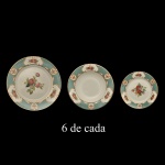 Conjunto de 18 pratos para jantar em cerâmica da linha Singapura Turquesa da Alleanza. Apresenta formato circular com decoração de estampa floral e bordas em tom turquesa, constando de: 6 grandes pratos rasos, 6 pratos fundos e 6 pratos para sobremesa.