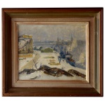 DANIEL OSVALDO CARRANZA (Buenos Aires, Argentina - 1955) - Cena Portuária de Inverno coberto de neve, com guindastes de carga azuis, galpões industriais e barcos atracados sob um céu nublado de inverno., Óleo s/ eucatex. Ass. cid. 35 x 43 cm (MI). 57 x 65 cm (ME). Moldura em madeira escurecida.