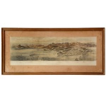 Séc, XIX - VUE À VOL DOISEAU DE RIO-DE-JANEIRO. Gravura francesa aquarelada, de autoria de Auguste Victor Deroy (Paris - França, 1823-1906), segundo panorama de G. Bauch e algumas fotografias mais recentes. Gravador Rougeron Vignerot. Moldura em madeira clara. Mínimas manchas no papel. 26 x 80 cm (MI). 43 x 95 cm (ME). Essas vistas destacam marcos como o Cristo Redentor, o Pão de Açúcar, as praias de Copacabana e Barra da Tijuca, e a Floresta da Tijuca.