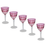 Conjunto de 5 taças em cristal da Bohemia com bojos cônicos de cor  rosado lapidados com detalhes geométricos detalhados e hastes transparentes.14 cm.