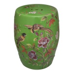 Garden seat (tambureto de jardim) oriental em cerâmica esmaltada na cor verde, decorado com pinturas tradicionais de pássaros e flores no estilo chinoiserie. 45 x 30 cm.