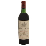 Vinho tinto Château Montrose da safra 1982 (Saint-Estèphe, Bordeaux). A safra de 1982 é uma das mais icônicas e reverenciadas da história moderna de Bordeaux, o que eleva muito o interesse de investidores e colecionadores de vinhos finos