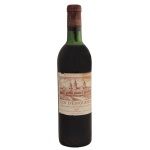 Vinho tinto francês Château Cos d'Estournel da safra de 1971 (Saint-Estèphe, Bordeaux). Este rótulo é classificado historicamente como um Deuxième Cru (Segundo Crescimento) na célebre Classificação Oficial de Bordeaux de 1855. Por se tratar de um exemplar raríssimo com mais de 50 anos de idade, o seu valor varia expressivamente com base na procedência e conservação