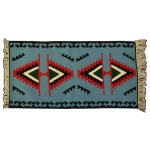 Tapeçaria Iugoslava vintage. Década 70. Padrão geométrico em fundo azul, om franjas. Sem uso. 90 x 40 cm.