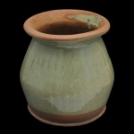 CHINA. Final séc. XVII / Séc XVIII - Pequeno pote em porcelana chinesa, de formato balaústre, revestido por coberta celadon de cor verde água. Bojo abaulado e ornado por discretos sulcos verticais incisos. Borda revirada e saliente. Base retraída circular. 23 x 26 cm.