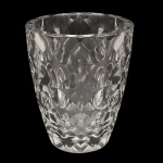 Vaso floreiro de formato cônico em cristal translucido e lapidação geométricas. Espólio de Josephina Penteado da Fonseca, SP.