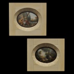 Par de miniaturas ovais, pintadas em policromia com cenas românticas. Bordas ovaladas e molduras retangulares, montadas com placas em marfinite. 9 x 12 cm (MI). 20 x 22 cm (ME). Espólio de Josephina Penteado da Fonseca, SP.