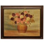 D. VERGUEIRO - Natureza Morta com um Vaso de Flores em tons de rosa, vermelho e amarelo sobre uma mesa, Óleo s/ tela. Ass. e datado 1939, cid. 41 x 53 cm (MI). 52 x 64 cm (ME). Moldura em madeira escura. Espólio de Josephina Penteado da Fonseca, SP.