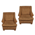 Par de poltronas vintage, muito provavelmente fabricadas na década de 1970. Elas apresentam um design clássico e robusto, semelhante ao formato de uma poltrona berger, com encosto alto, abas laterais discretas (orelhas) e braços integrados e levemente curvados. 87 x 75 x 79 cm. Sinais de uso e do tempo. Espólio de Josephina Penteado da Fonseca, SP. Informações importantes sobre a retirada do seu lote. Parabéns pela sua arrematação! Passamos para informar os detalhes e o procedimento para a retirada do seu lote: encontra-se originalmente no bairro da Vila Madalena, SP. A retirada deve ser feita exclusivamente mediante agendamento prévio e após o envio do comprovante de pagamento. Telefone para agendamento: (11) 5044-1228. Por favor, entre em contato conosco pelo telefone acima para escolher o melhor dia e horário para buscar o seu lote.
