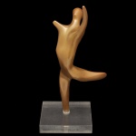 Escultura em metal com pátina dourada e polida, retratando figura humana estendida. Base em acrílico transparente 25 x 14 x 10 cm (MT). 23 x 10 cm (escultura).