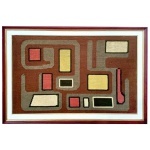 Grande Tapeçaria com representação abstrata e geométrica, confeccionado com pontos detalhados. 176 x 118 cm (MT). Década de 70/80. O trabalho explora um instigante contraste entre o fundo em tons terrosos e inserções retangulares de lã em cores vibrantes, como vermelho e amarelo, contornadas por caminhos geométricos texturizados. Moldura em madeira escura com filete dourado. Passamos para informar os detalhes e o procedimento para a retirada do seu lote: O lote encontra-se originalmente em Belo Horizonte (MG).e estará disponível em nosso escritório em São Paulo (SP) a partir de uma semana após o término do leilão. A retirada deve ser feita exclusivamente mediante agendamento prévio. Telefone para agendamento: (11) 5044-1228. Por favor, entre em contato conosco pelo telefone acima para escolher o melhor dia e horário para buscar o seu lote.