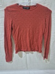 Blusa feminina da Lelé da Cuca. TAM: P Peças podem apresentar marcas de uso ou guardado.