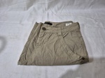 Bermuda, short bege da marca Enjoy. TAM: 38