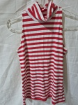 Blusa regata de gola alta listrada em vermelho e branco da marca Drops. TAM: P
