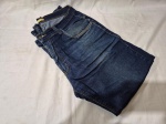 Calça feminina jeans escuro. TAM: 44