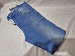 Calça feminina jeans claro da marca POLO .TAM: 44