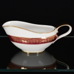 PORCELANA, uma (1) molheira, ornada com faixa na tonalidade magenta e barrado a ouro, marca MAUÁ (Mauá, SP, 1937 a 1968), medindo 21 cm comprimento, vide foto.