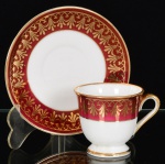 PORCELANA, uma (1) xícara de café, ornada com faixa na tonalidade magenta e barrado a ouro, marca MAUÁ (Mauá, SP, 1937 a 1968), ideal para coleção de cristaleira, vide foto.