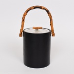 DIVERSOS, um (1) balde de gelo, confeccionado em materiais variados, sem marca de manufatura aparente, design contemporâneo, pega da tampa e alça imitando gomos de bambu, medindo 18 cm altura mais a alça, vide foto.