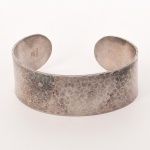 JOIA PERUANA, um (1) bracelete, confeccionado em PRATA, tamanho regulável, puncionado 925 milésimos, ourives RAMIREZ, peso aproximado 42,5 gr., vide foto.