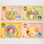 MÚSICA, quatro (4) discos infantis Taba-Histórias e Músicas Brasileiras: Bom Dia Todas as Cores; O Segredo do Curumim; Tião das Selvas; Saci Pererê da Mata Escura, acompanham os livretos, vide foto.