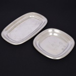 AÇO INOX, duas (2) travessas distintas da marca WOLFF (tradição desde 1894), confeccionadas na técnica de estamparia mecanizada, sendo: 1 quadrangular, medindo 22 x 22 cm e 1 retangular, medindo 32 x 20 cm, vide foto.