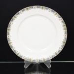 PORCELANA FRANCESA, um (1) medalhão, borda ornada com barrado em policromia representando borboletas e flores, marca LIMOGES - U. C. (Union Ceramic)  FRANCE, arremates a ouro, medindo 31 cm diâmetro, vide foto.