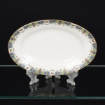PORCELANA FRANCESA, uma (1) travessa oval, borda ornada com barrado em policromia representando borboletas e flores, marca LIMOGES - U. C. (Union Ceramic)  FRANCE, arremates a ouro, medindo 26 x 17,5 cm, vide foto.