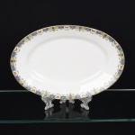 PORCELANA FRANCESA, uma (1) travessa oval, borda ornada com barrado em policromia representando borboletas e flores, marca LIMOGES - U. C. (Union Ceramic)  FRANCE, ANDRIEUX & Co., arremates a ouro, medindo 34 x 23 cm, vide foto.
