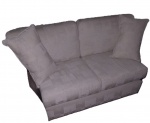 Sofá de designer para 2 lugares em edição única, 85 cm alt x 150 cm compr. ***ATENÇÃO: APÓS A QUITAÇÃO ESTE LOTE DEVERÁ SER RETIRADO NO BAIRRO DO MORUMBI/SP MEDIANTE AGENDAMENTO***