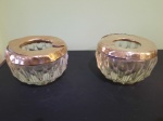 Lote com 2 cinzeiros em demi cristal com bordas provavelmente de lâminas de prata