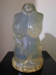 Inusitada luminária/escultura masculina em bloco único de resina transparente. 35 alt x 20 cm na base