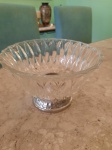 Centro de mesa em cristal lapidado com base espessurada. 13 cm alt x 20 cm diâm