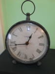 London 1887, réplica de relógio a bateria decorativo de mesa. No estado