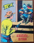 Gibi Raro: Tex Nº 149  A Máscara de Ferro (1982)  Editora Vecchi (1ª Edição)Esta edição histórica traz o lendário ranger Tex Willer envolvido em uma trama misteriosa e cheia de ação com o enigmático antagonista conhecido como "A Máscara de Ferro". As edições da era Editora Vecchi (pioneira de Tex no Brasil) são verdadeiros troféus para os colecionadores da nona arte. Como a editora faliu pouco tempo depois (o título foi cancelado na Vecchi no número seguinte, o 150), os volumes finais dessa fase, impressos em papel jornal clássico há mais de quarenta anos, tornaram-se bastante escassos e cobiçados no mercado de colecionismo de quadrinhos bonellianos.