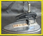FERRO VIAGEM - Ferro da marca Travel Iron, modelo n.º 007,  (110v). Pega do Ferro com quebrado, Funcionando