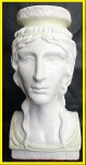 PORCELANA - Interessante Deusa Italiana da Agricultura  Ceres  Porcelana Italiana branca e verde  Discreto Bicado. Alt. 42cm