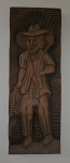 Talha em madeira maciça representando trabalhador rural medindo 61 cm de altura por 22 cm de largura