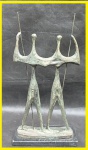 BRUNO GIORGI, Escultura em bronze. "Candango", medidas 40 cm sem base e 43 cm com base. Assinada na escultura