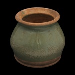 CHINA. Final séc. XVII / Séc XVIII - Pote em porcelana chinesa, de formato balaústre, revestido por coberta celadon de cor verde água. Bojo abaulado e ornado por friso com medalhões circulares encimados por sulcos retos. Borda revirada e saliente. Base retraída circular. 20 x 22 cm.