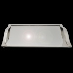 SHEFFIELD PLATE - Bandeja de formato retangular em metal liso espelhado da manufatura inglesa, Sheffield Plate. 5 x 50 x 35 cm.