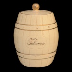 Barril para armazenar tabaco em cerâmica chinesa, de cor branca com detalhes envelhecidos e dourados com a inscrição Tabaco. Apresenta restauro. Marca das manufatura no verso. 18 x 10 cm.
