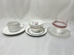 Lote de 3 xícaras de chá em porcelana diversa para colecionador.