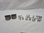 Lote de 6 argolas de guardanapo em metal prateado. Medindo a maior 5,5cm x 4cm.