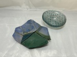 Lote de bowl em vidro e petisqueira em cerâmica. Medindo a petisqueira 20cm x 17cm.