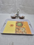 Lote de bandeja retangular em plastico e 2 bowls em cerâmica vitrificada. Medindo a bandeja 35cm x 25cm.