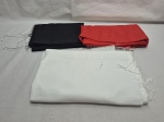 Lote de tecidos diversos para artesanato em tamanhos diferentes. Medindo o branco 160cm x 140cm. Peças com marcas de guardado.