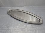 Travessa oval rasa de peixe em aço inox Alessi 18/10. Medindo 55cm x 21,5cm.