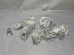 Lote de 10 puxadores em acrilíco. Medindo 2,5cm x 3cm de comprimento.